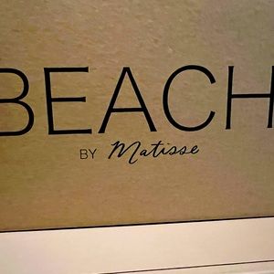 Beach by MATISSE palm ivory, seven medium brand new in box .